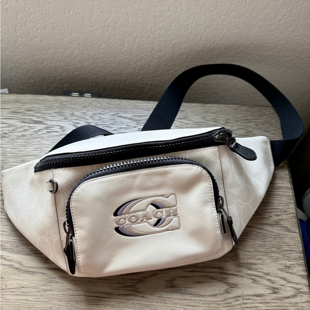 Coach White and Black Belt Bag - Picture 3 of 4